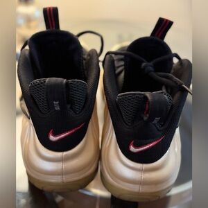 Men’s Size 15 Air Foamposite Pro Pearl 2010. Pre-Owned Gently Used.